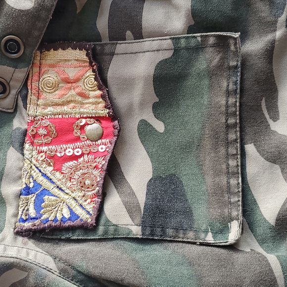 Beautiful Stories Embellished Patch Mixed Media Camoflague Utility Jacket Size S - Picture 6 of 12